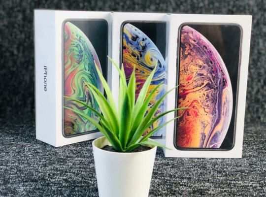 iphone xs max  64 GB  متبرشم – no active